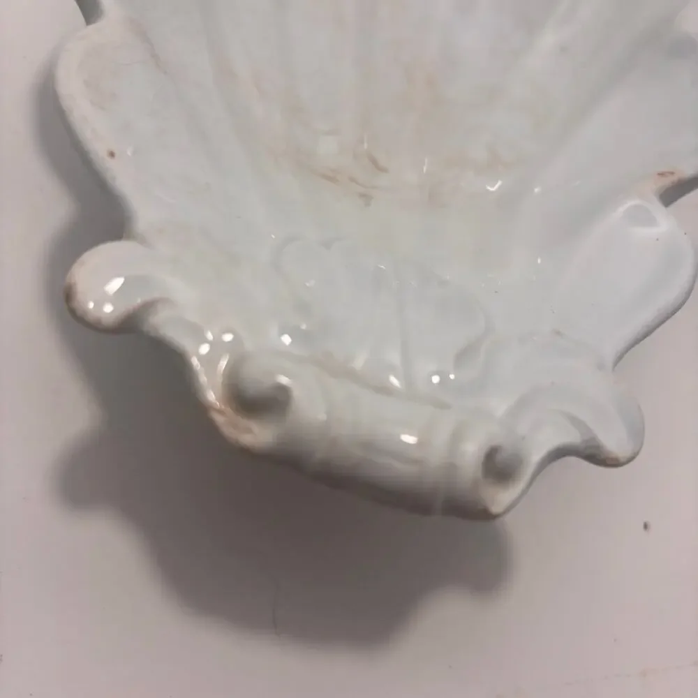 Antique Anthony Shaw White Ironstone Shell-Shaped Dish Burslem, England 1860-70s
